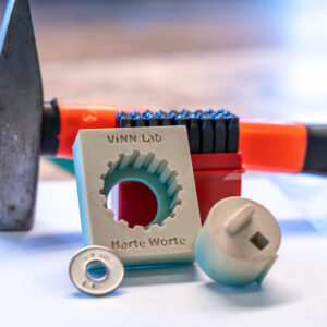 „Harte Worte: Der Metall-Stempel-Kurs“ – Workshop vor Ort im ViNN:Lab