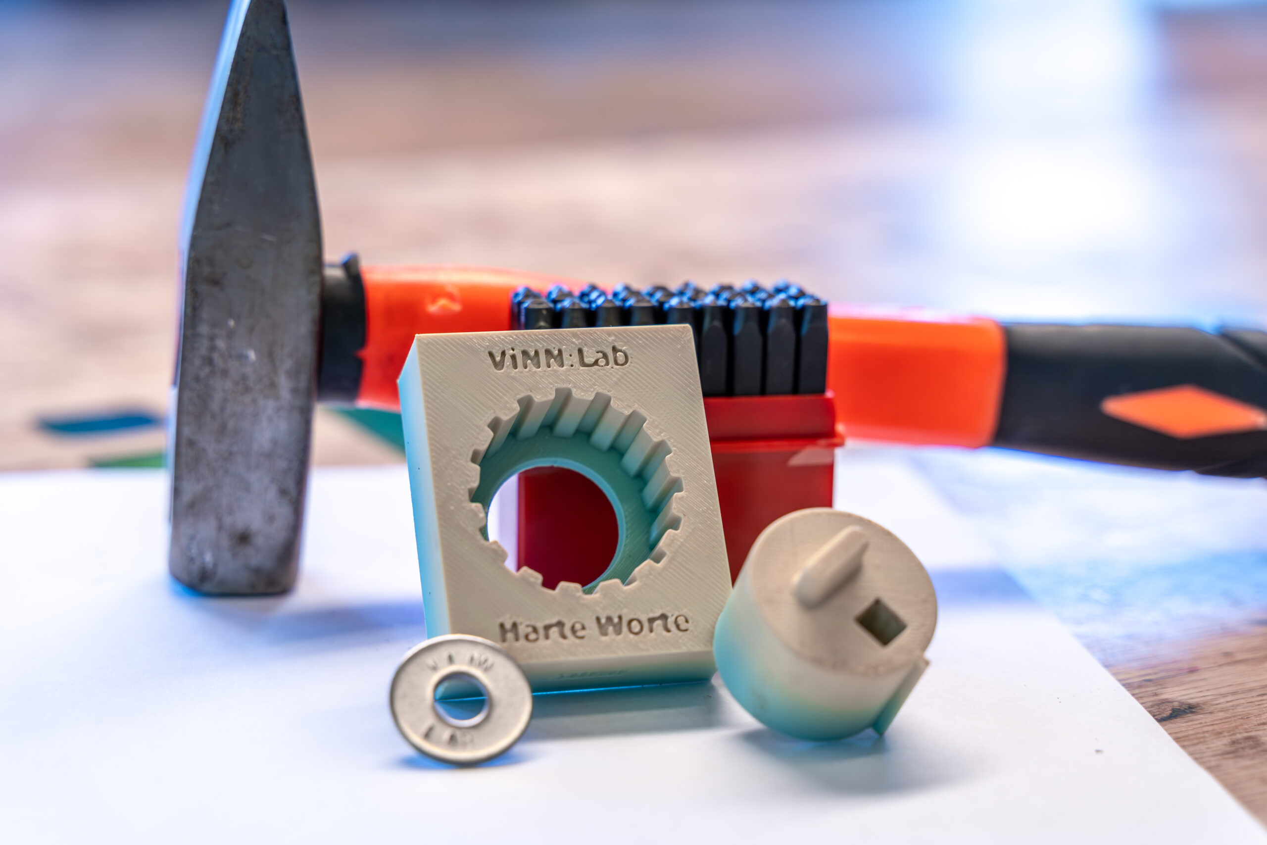 „Harte Worte: Der Metall-Stempel-Kurs“ – Workshop vor Ort im ViNN:Lab